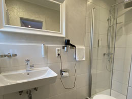 Beispiel Doppelzimmer, Bad