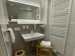 Beispiel Doppelzimmer, Bad